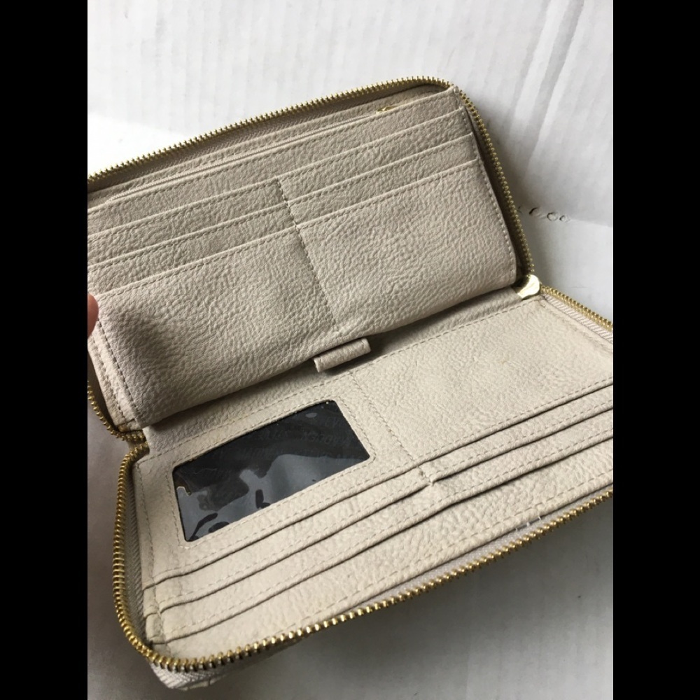 New Steve Madden Embossed Wristlet Wallet/Organizer - Picture 8 of 12